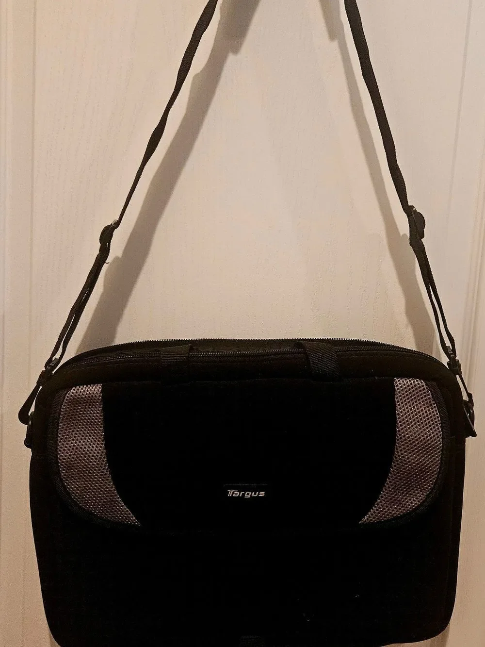 Targus Black Laptop Messenger Bag with Gray Panels